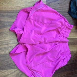 lululemon sonic pink 4” size 4 hotty hots